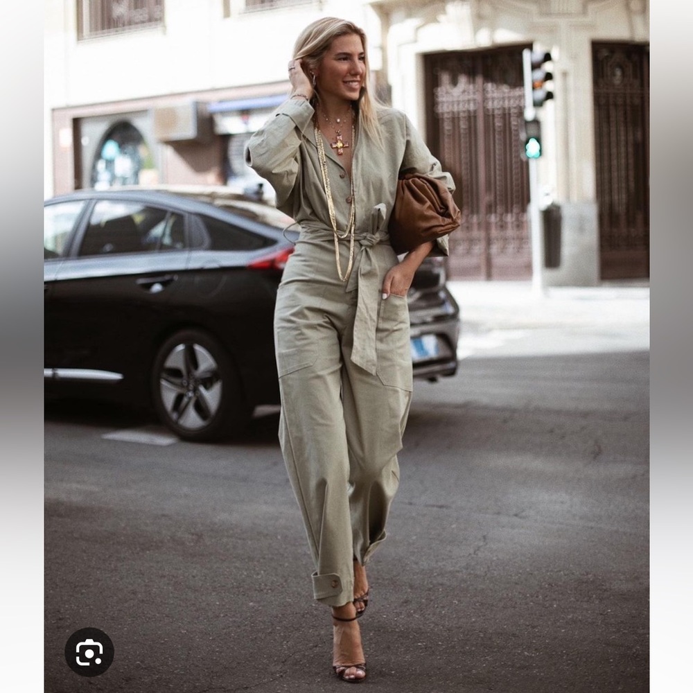 Zara green khaki jumpsuit. ✨🎀 Blogger Favorite 🎀✨ SOLD OUT